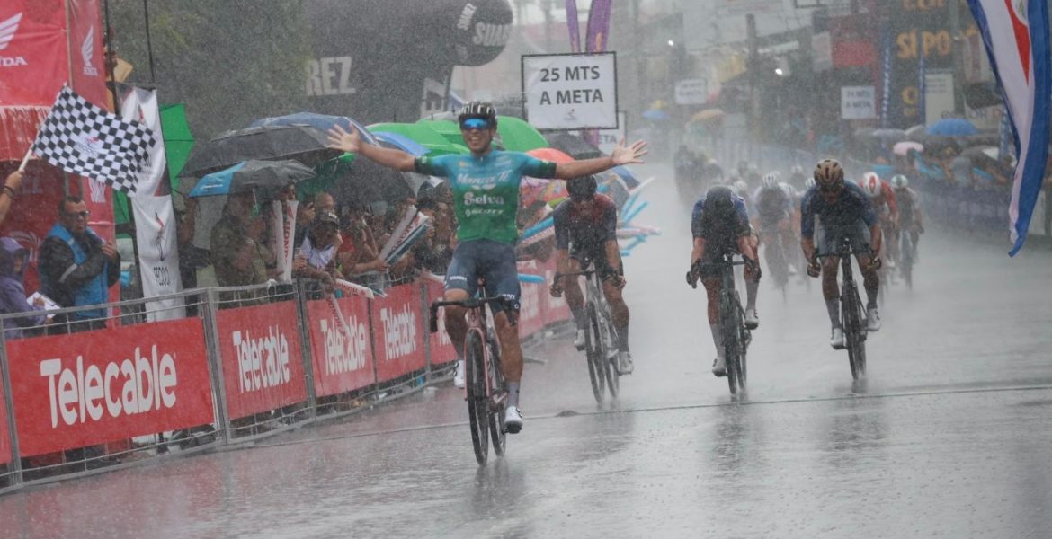 El pedalista Jason Huertas, del equipo ManzaTé La Selva Scott se dejó la segunda etapa de la Vuelta Costa Rica Telecable 2025.