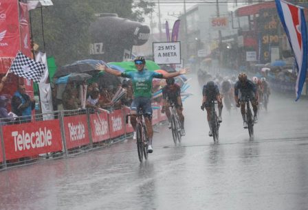 El pedalista Jason Huertas, del equipo ManzaTé La Selva Scott se dejó la segunda etapa de la Vuelta Costa Rica Telecable 2025.